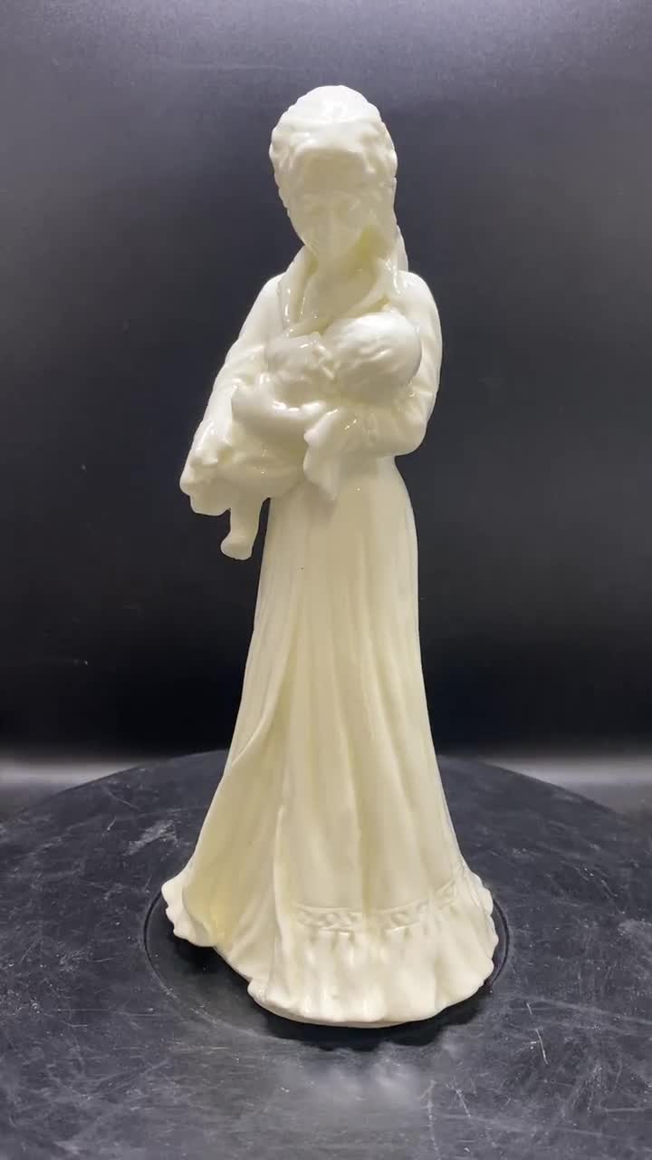 Royal Worcester “sweet Dreams” Figurine – Maureen Halson, 1988