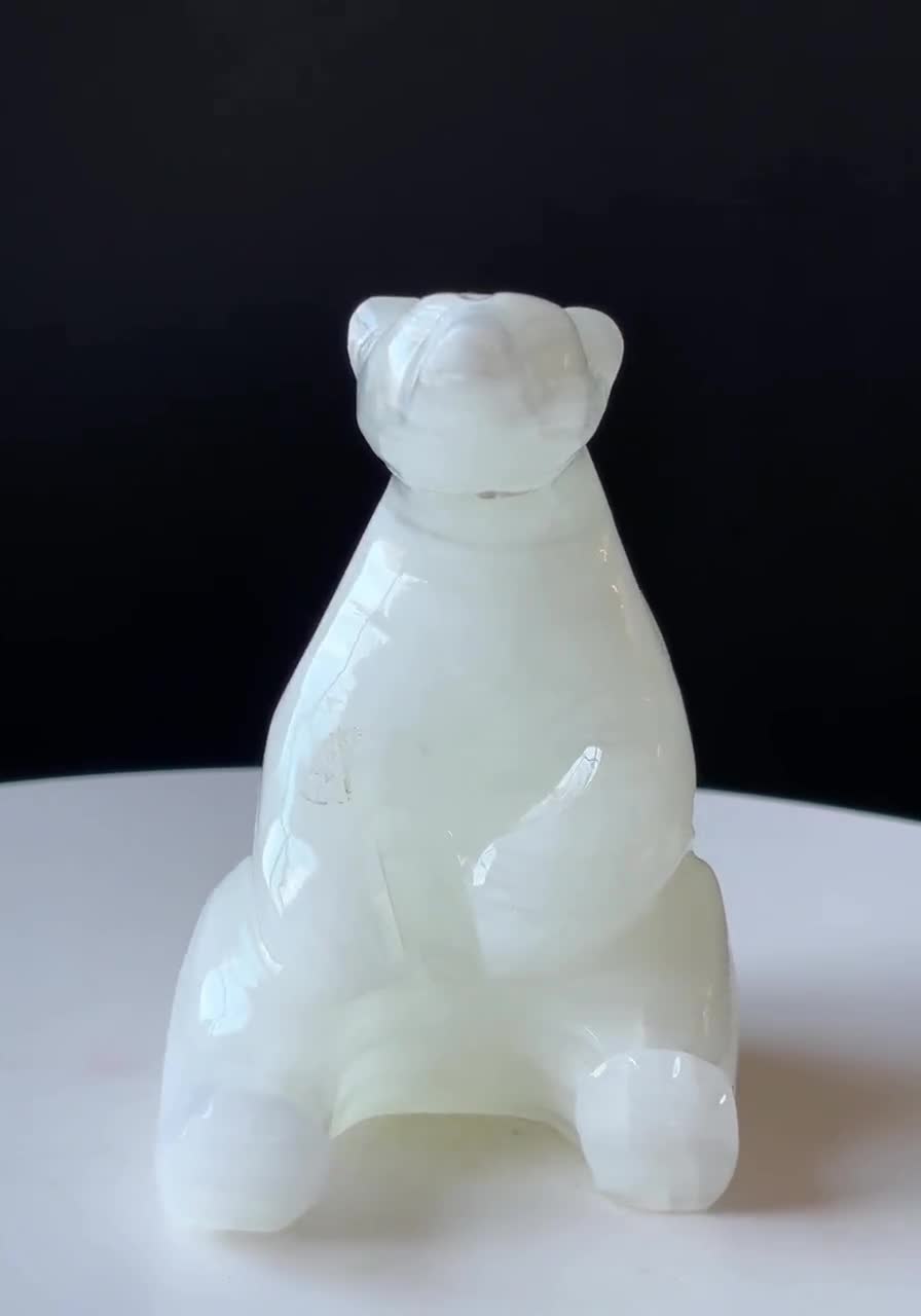  Bulls&Bears 置物 ホワイトポーセリン Hand Carved White Onyx Sitting Bear: UV Reactive Banded Stone