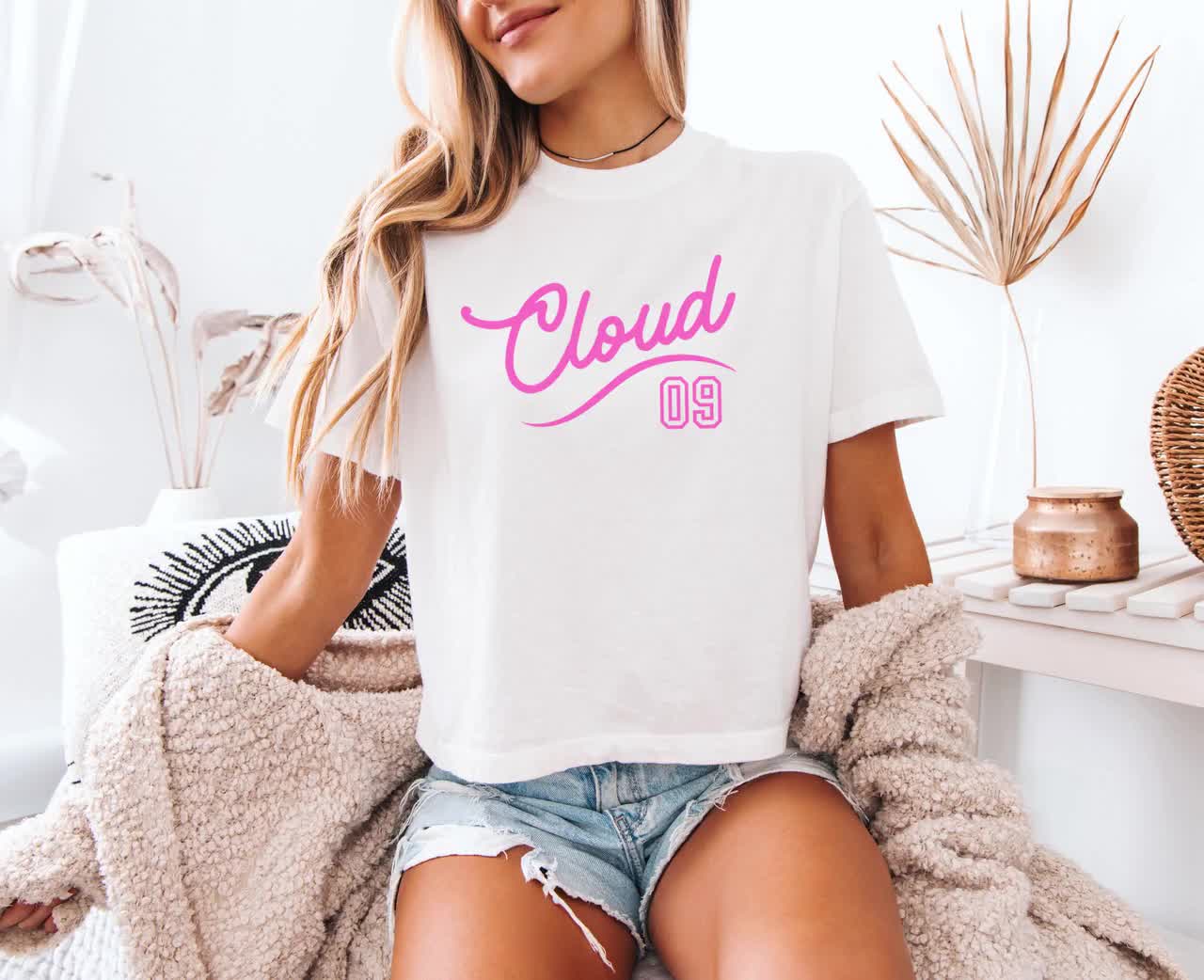 El mundo es duro con las cosas bellas Cloud 9 Emo Cowgirl Crop Tee Country Concert Outfit video poster