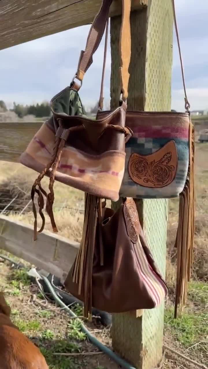 Bolso de hombro Pendleton de lana y piel video poster