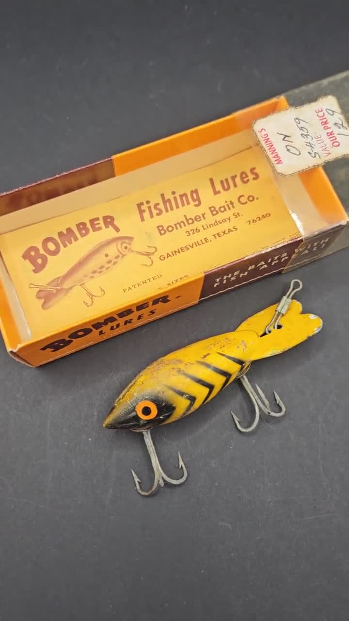 7 ft saltwater fishing pole Savannah 843: / Med. Heavy / Fast Action Full / Casting vintage Direct Drive Shakespeare Snack Box black seabass Color:Chartreuse White-Silver Blade