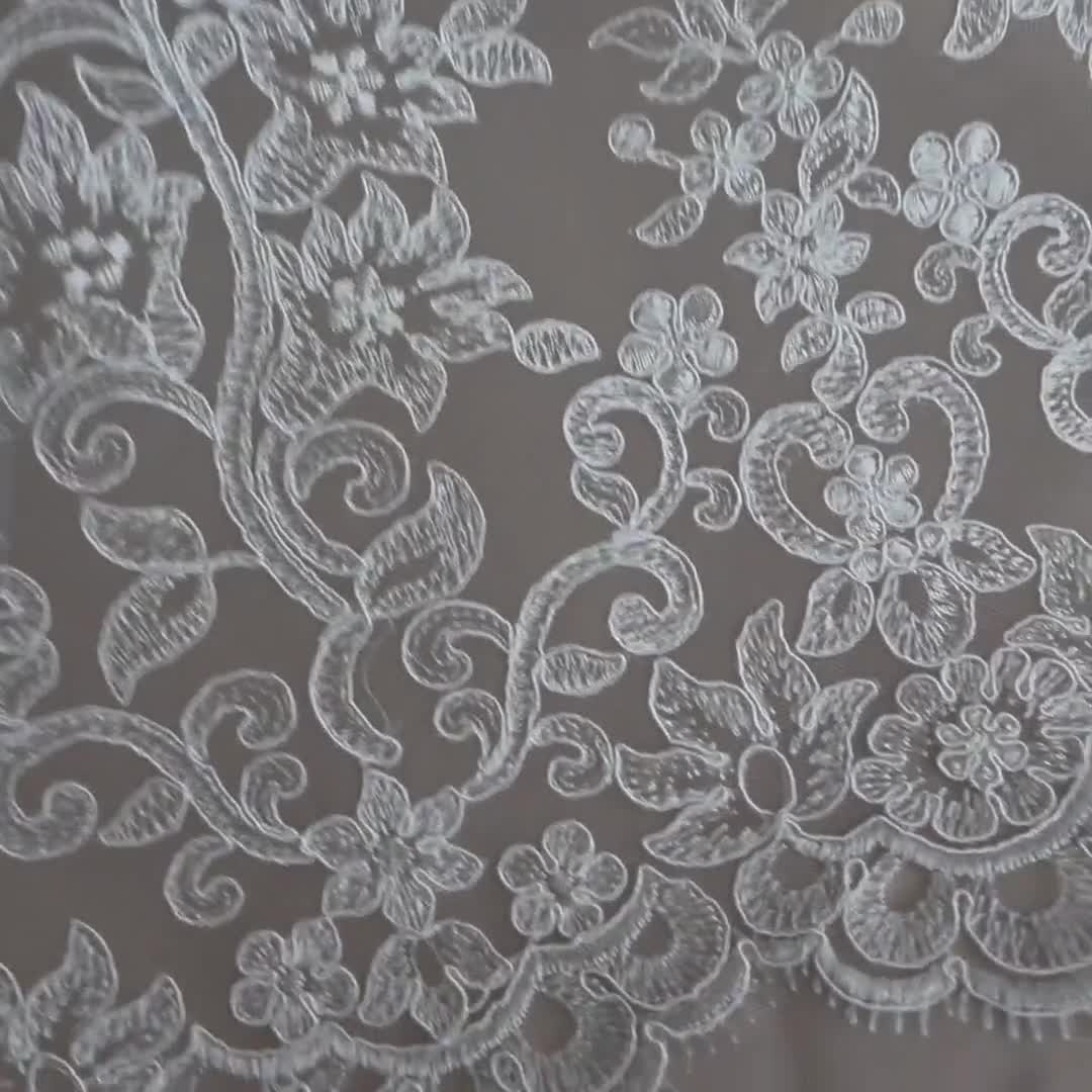 アイボリーのレース生地（1ヤード単位） フレンチレース 刺繍レース