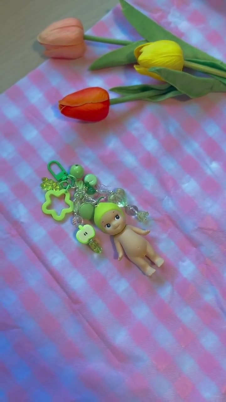 Sonny Angel / serie de frutas Llavero hecho a mano de manzana video poster