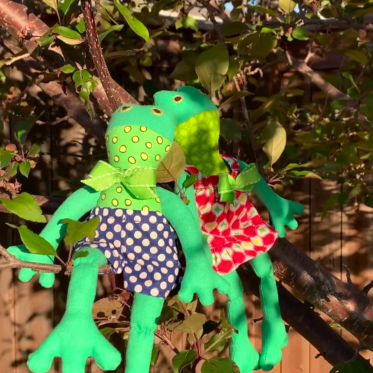 Handmade Frog Plushie, Frog Doll, Frog Couple, Mr. and Mrs. Frogs Dolls,  Kid's Room Décor, Nursery Décor, Frog Lover Gift, Frog Plush 