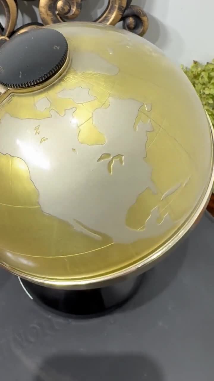 Vintage Globe Tabletop Radio, Vista Model NTR-6G Globe