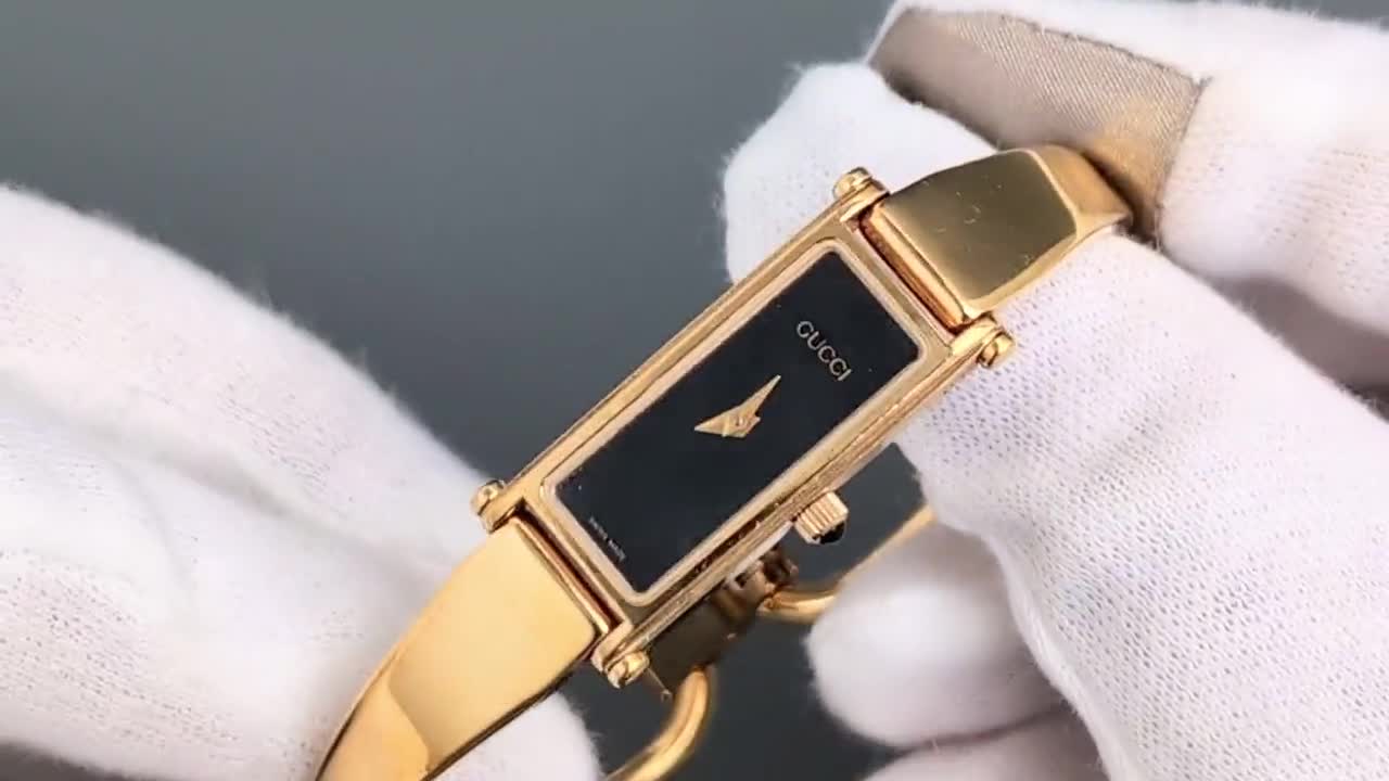 GUCCI 1500 Gold Vintage Black Dial Quartz Ladies Watch Rectangle