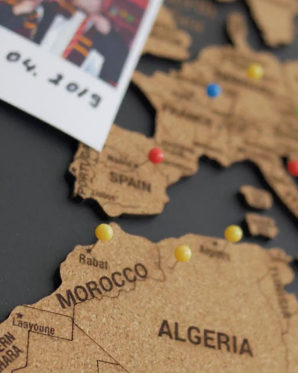 世界地図ウォールアート プッシュピンマップ、コルクボード木製旅行