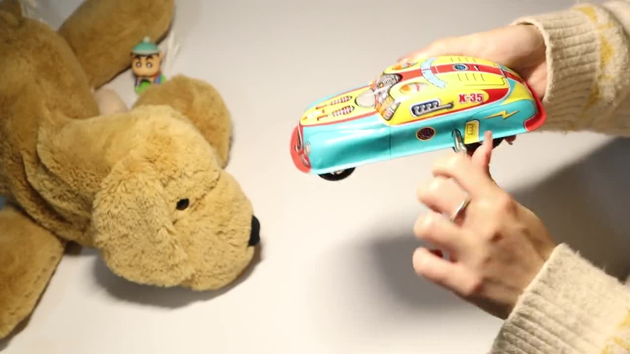 スペースパトロール。ビンテージの巻き上げブリキおもちゃの