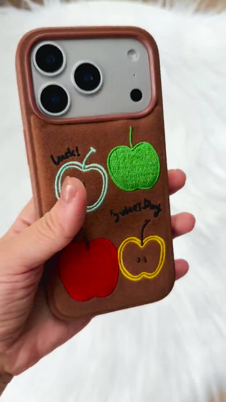 ブラウンフランネルiPhoneケース – 刺繍アップルコテージコアカバー