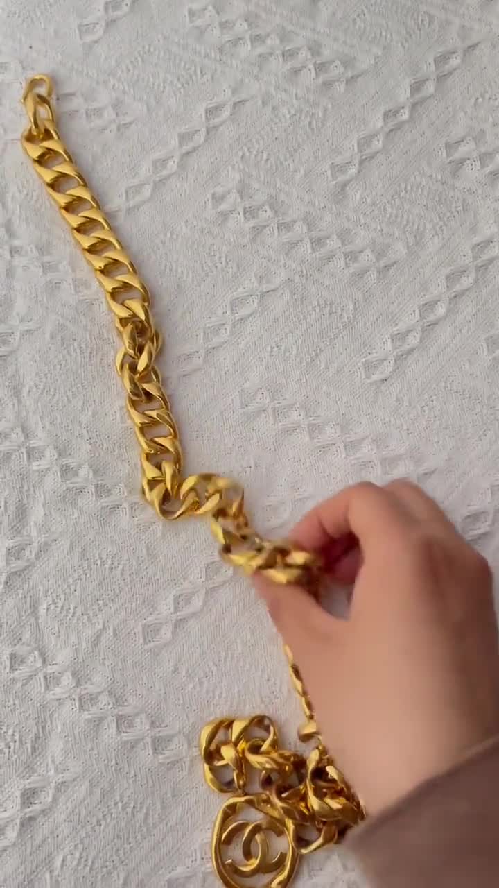 Chanel Vintage 1980s Medallion CC Logo Curb Link Interlocked