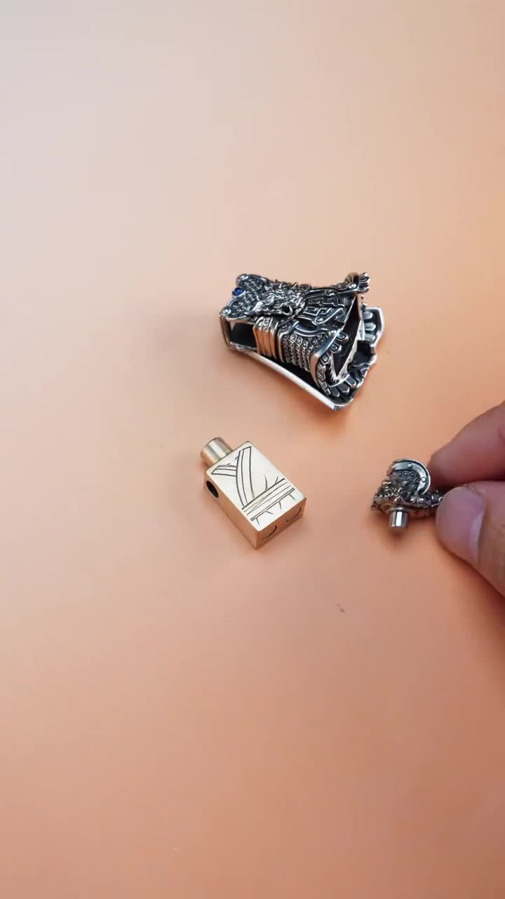 中国で購入した三国志の美品 趙雲の白銅製フィギュア、三国志時代の中国軍ミニチュア、マグネット式